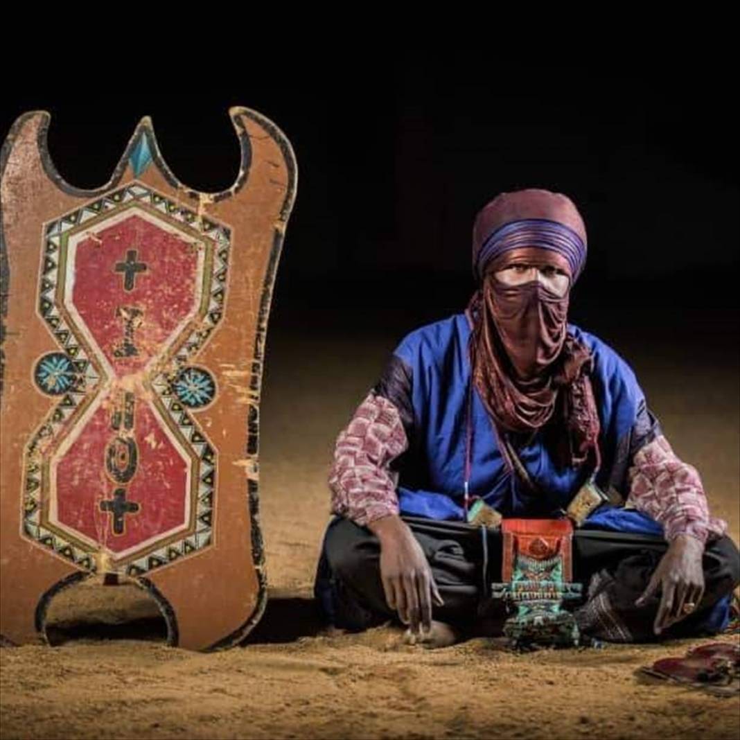 Büyük Sahra Çölü'nde "mavi giyinenlerin" kahramanlık dansı: Takuba Ağar 2