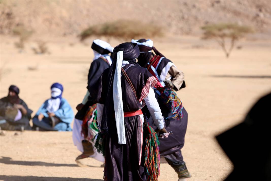 Büyük Sahra Çölü'nde "mavi giyinenlerin" kahramanlık dansı: Takuba Ağar 8