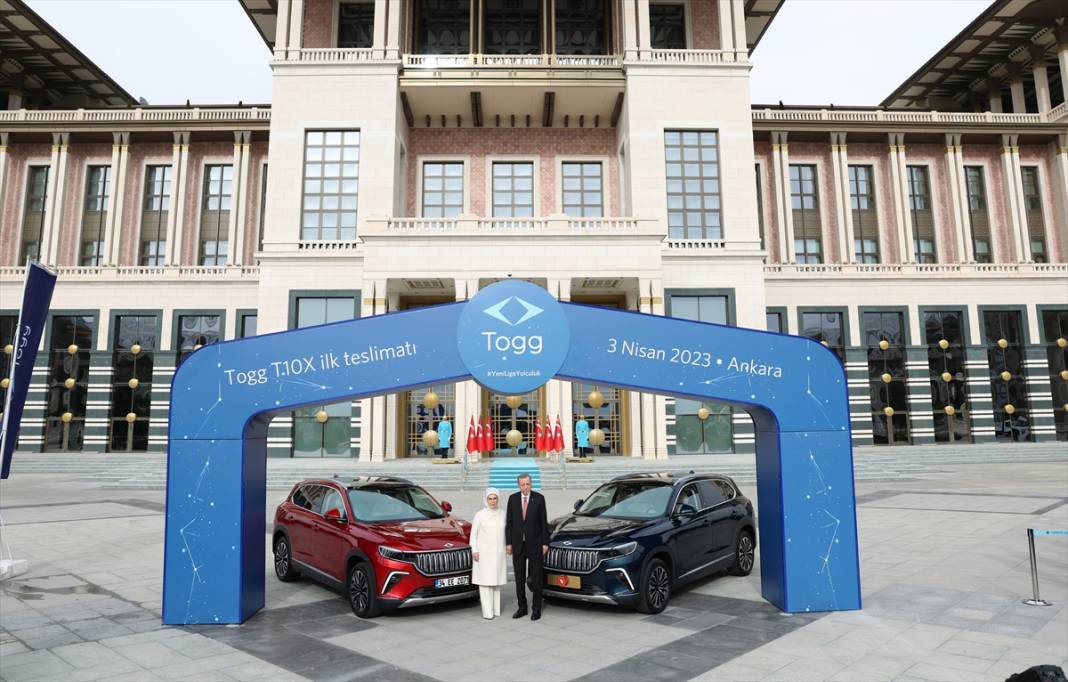 Cumhurbaşkanı Erdoğan'a Togg otomobili teslim edildi 16