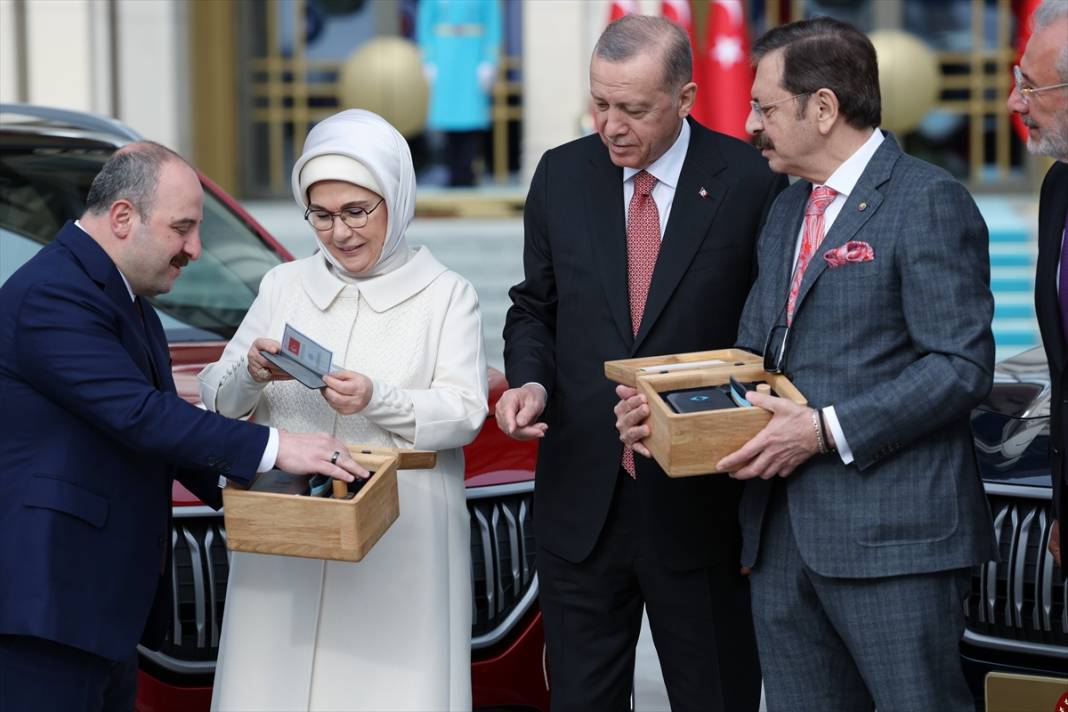 Cumhurbaşkanı Erdoğan'a Togg otomobili teslim edildi 28