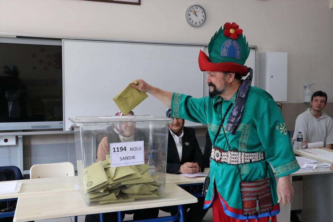 Türkiye'den seçim manzaraları! Oy kullanmaya böyle gittiler 1