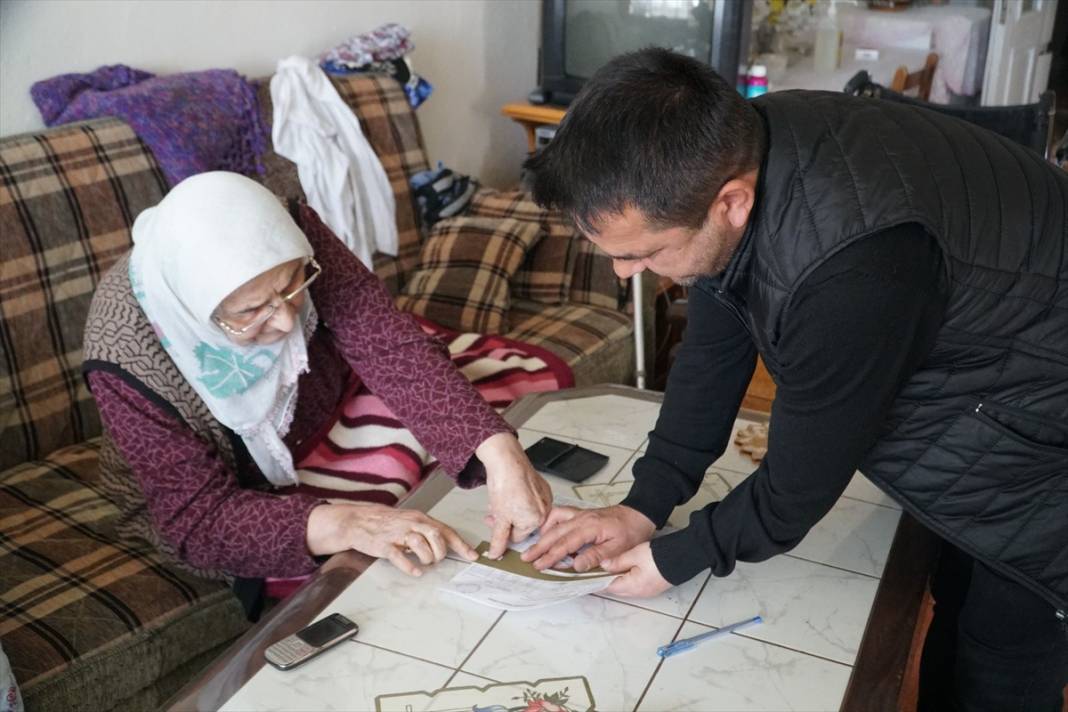 Türkiye'den seçim manzaraları! Oy kullanmaya böyle gittiler 40