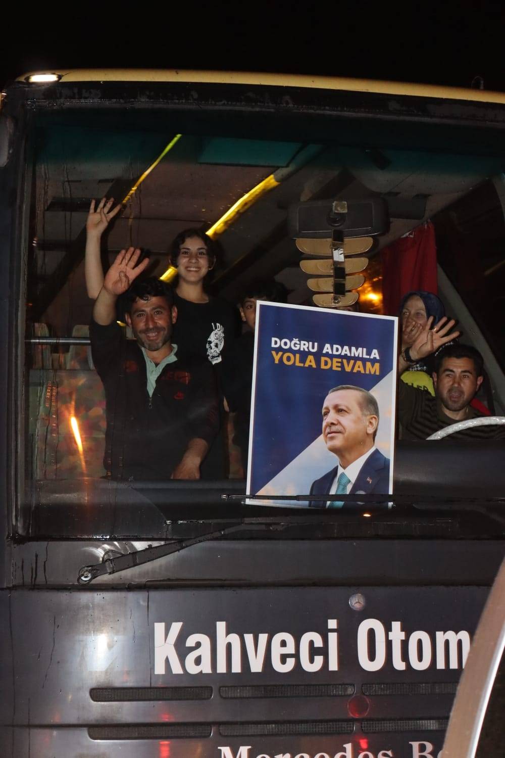 Cumhurbaşkanı Erdoğan'ın seçim başarısı böyle kutlandı 6