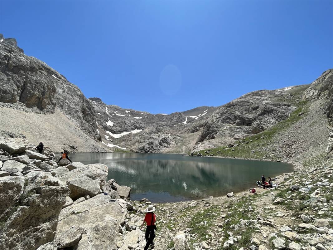 Konya sınırlarındaki Bolkar Dağları eşsiz manzarasıyla görsel şölen sunuyor 14