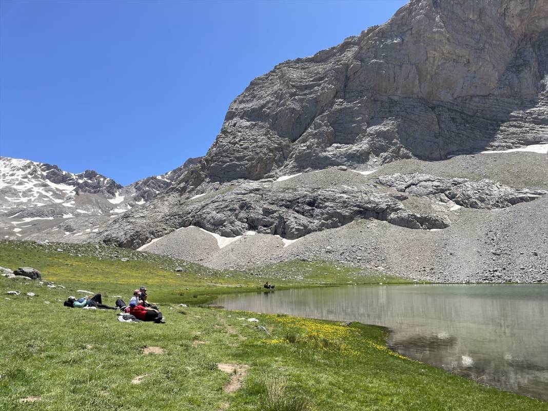 Konya sınırlarındaki Bolkar Dağları eşsiz manzarasıyla görsel şölen sunuyor 24