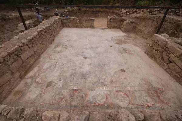 Konya’da yonca tarlasında bulunan 1400 yıllık mozaik ilgi bekliyor 25