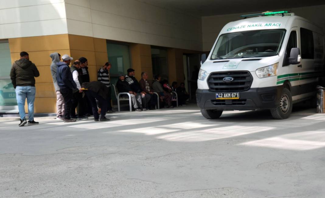 Konya’da ehliyetsiz sürücü durağa daldı! 4 ölü, 5 yaralı var 14