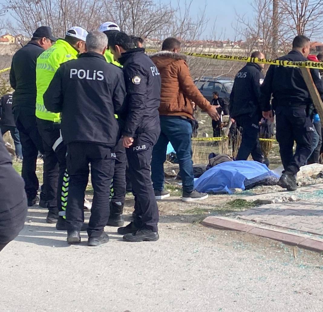 Konya’da ehliyetsiz sürücü durağa daldı! 4 ölü, 5 yaralı var 17