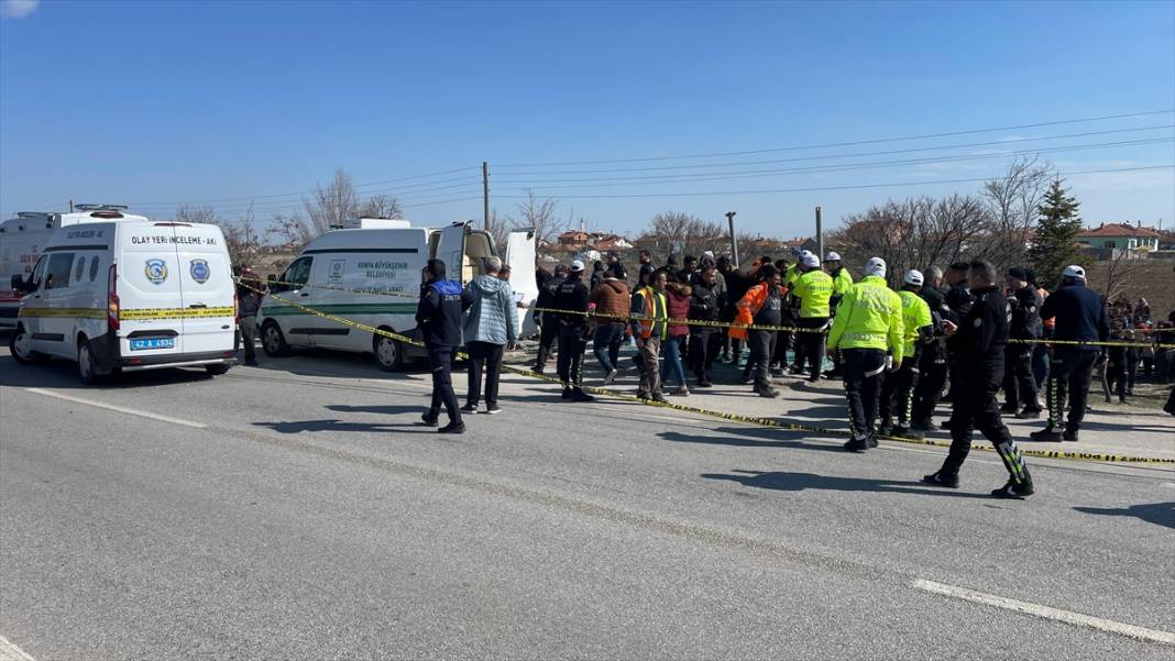 Konya’da ehliyetsiz sürücü durağa daldı! 4 ölü, 5 yaralı var 4