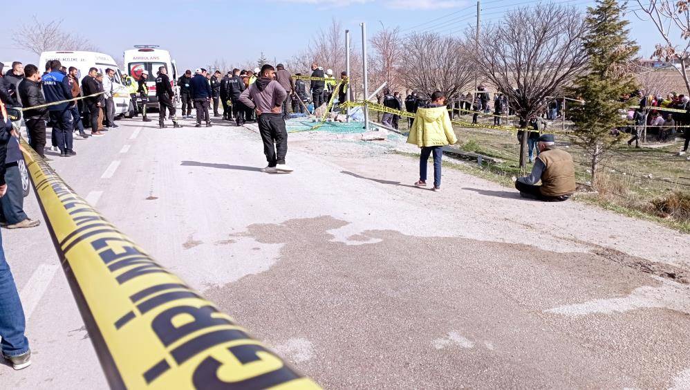 Konya’da ehliyetsiz sürücü durağa daldı! 4 ölü, 5 yaralı var 8