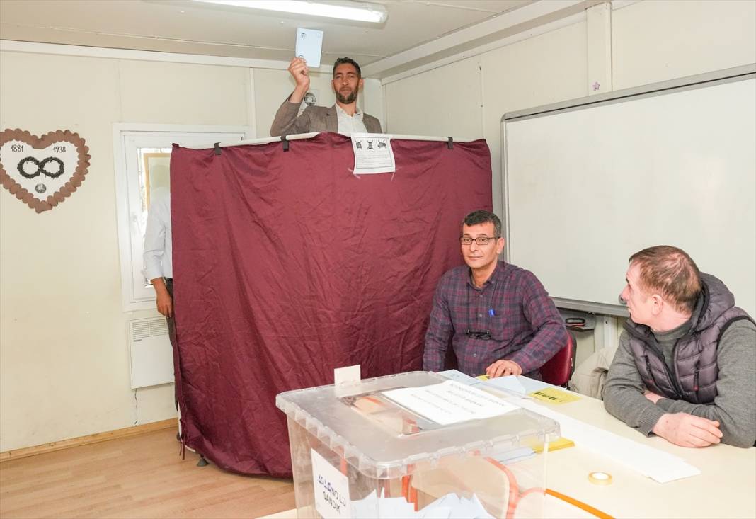 Türkiye'den ilginç oy kullanma manzaraları 35