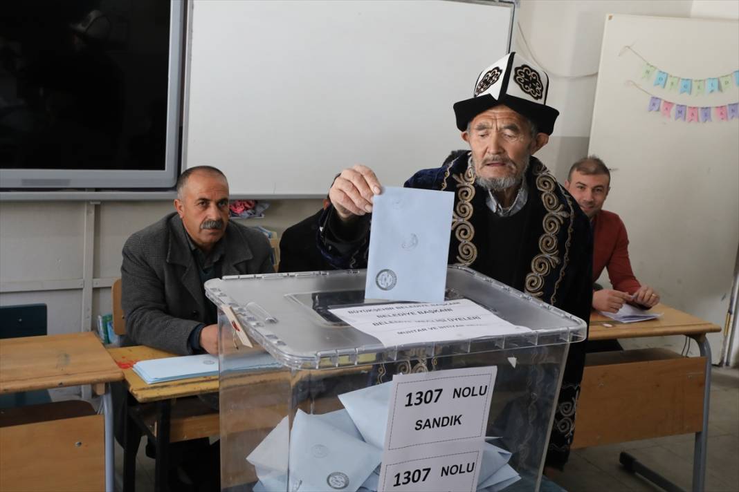 Türkiye'den ilginç oy kullanma manzaraları 42