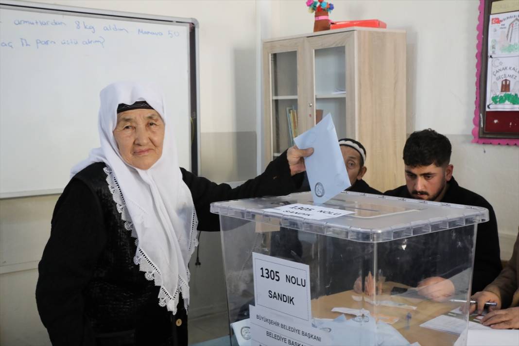 Türkiye'den ilginç oy kullanma manzaraları 43