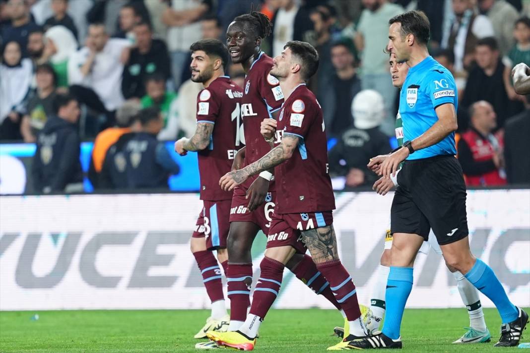 Konyaspor - Trabzonspor maçında gergin anlar 75