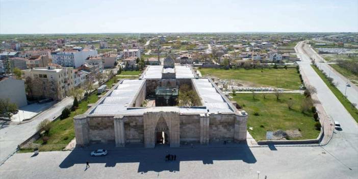 Konya'nın kale vazifesini görüyordu! Görkemli mimarisiyle dikkat çekiyor