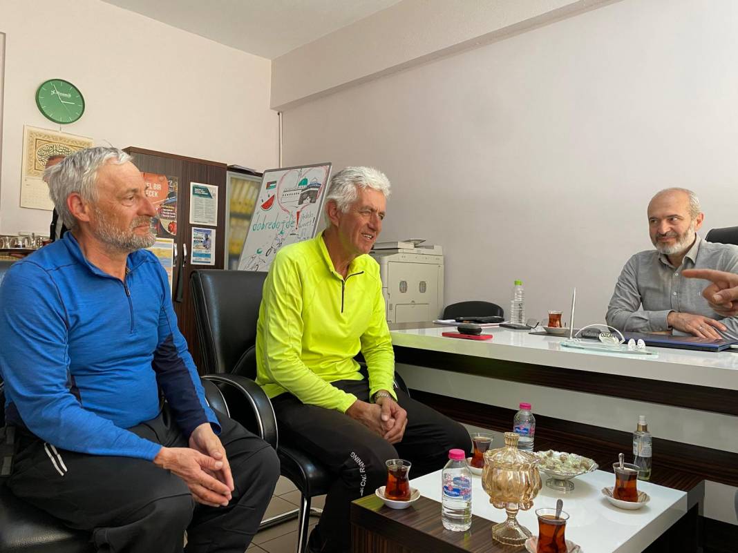 Mekke yolcusu Boşnak ve Arnavut bisikletçilerin Konya molası sona erdi 30
