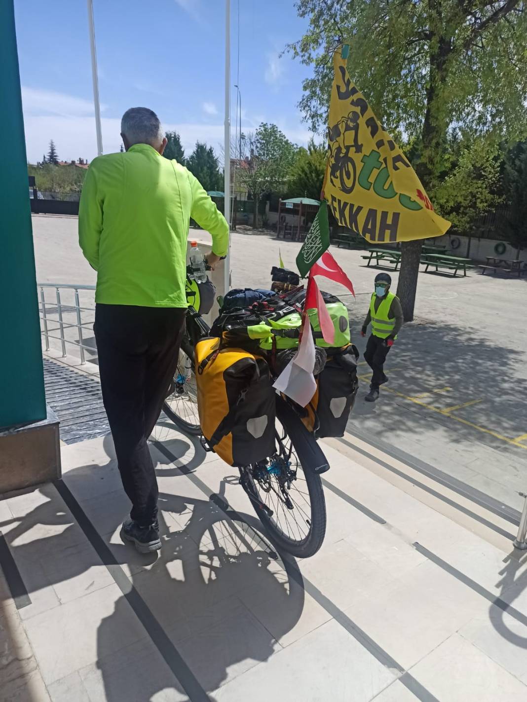Mekke yolcusu Boşnak ve Arnavut bisikletçilerin Konya molası sona erdi 9