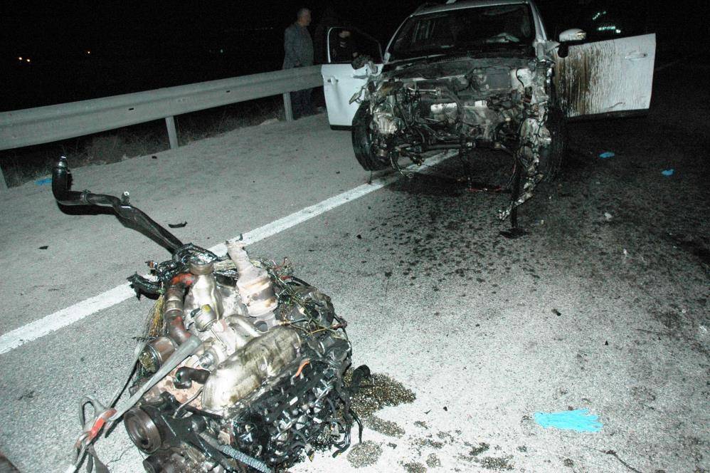 Konya’da bariyere çarpan otomobilin motoru yola fırladı: 5 yaralı 5
