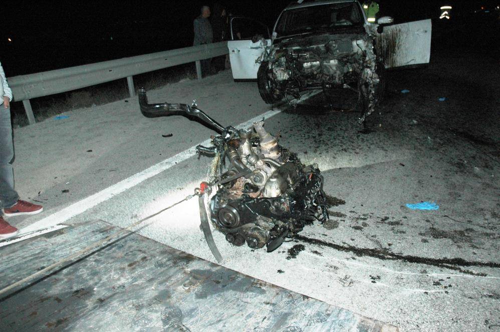 Konya’da bariyere çarpan otomobilin motoru yola fırladı: 5 yaralı 7