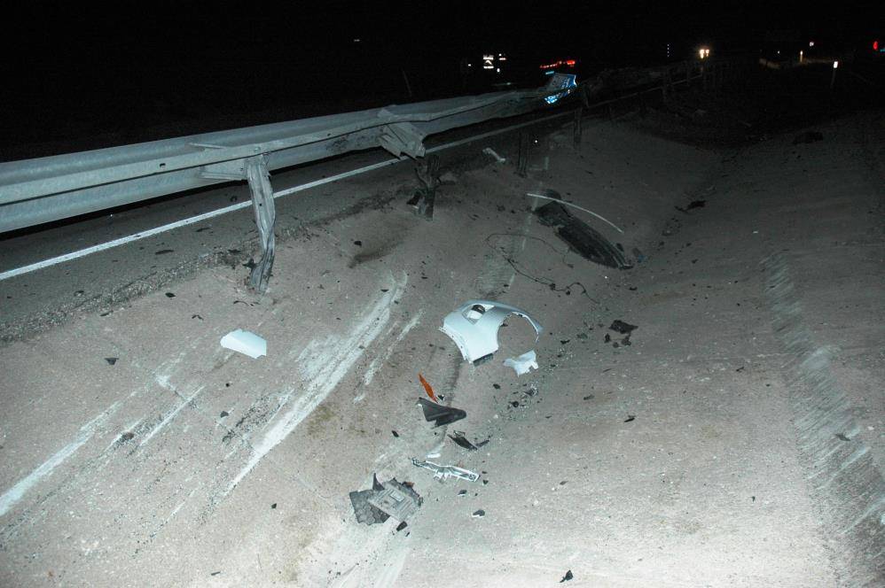 Konya’da bariyere çarpan otomobilin motoru yola fırladı: 5 yaralı 9