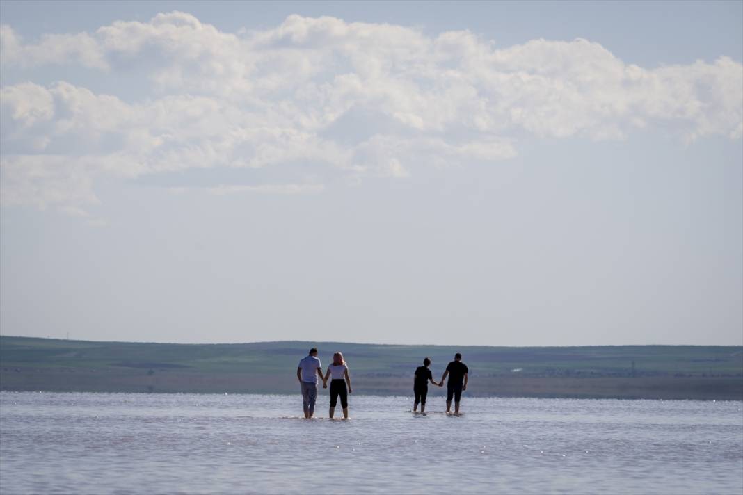 Doğal yapısı ile dikkat çekiyor! Tuz Gölü’ne ziyaretçi akını 16