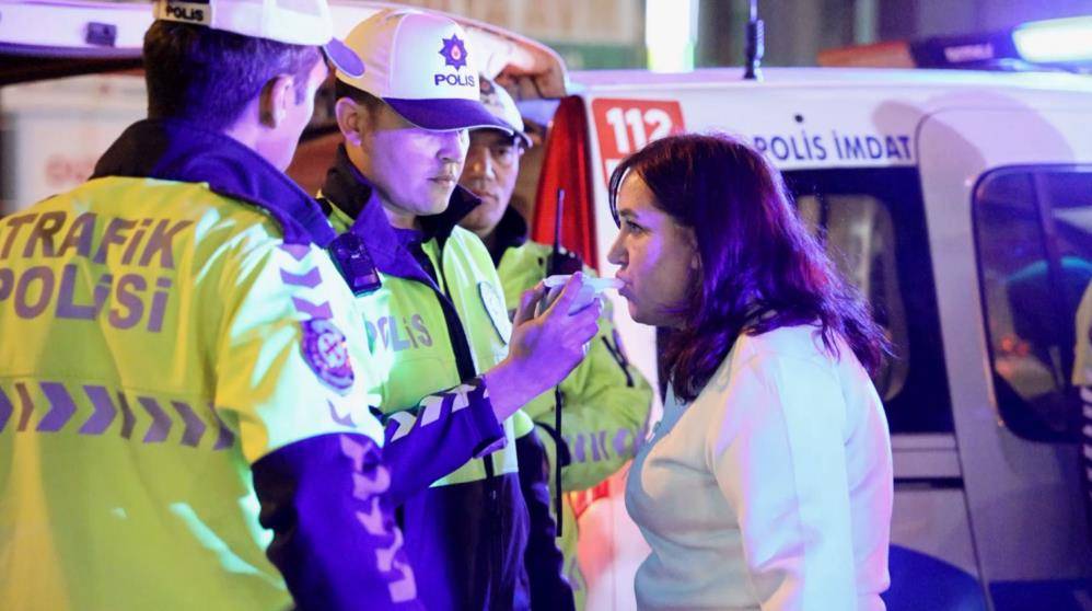 Konya yolunda polisin alkollü kadın sürücüyle imtihanı: 44. seferde başardı 1