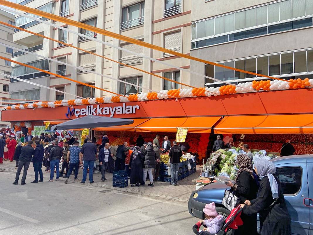 Konya'nın zincir marketinde beklenen indirim günleri başladı 2