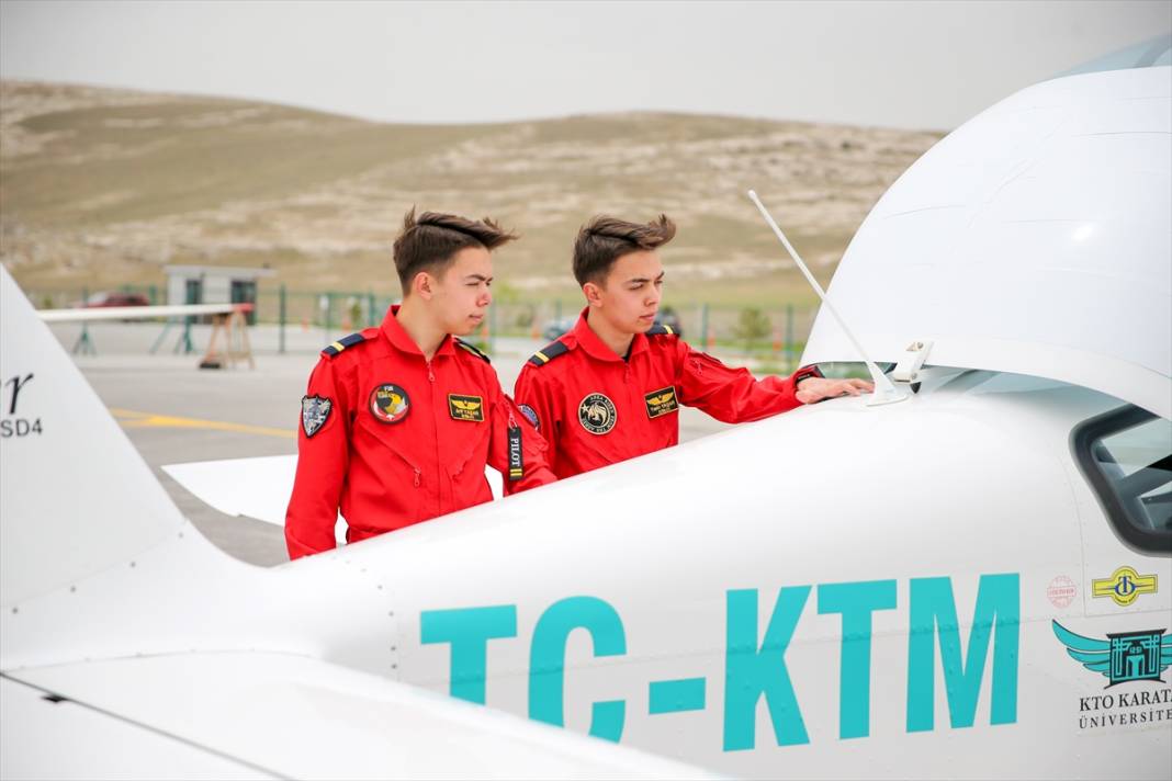 Konya’da eğitim gören ikizler, kaptan pilotluk için rekabet ediyor 10