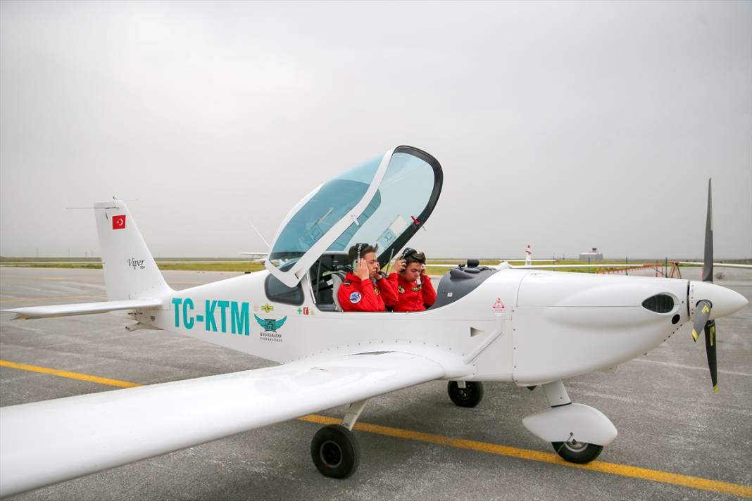 Konya’da eğitim gören ikizler, kaptan pilotluk için rekabet ediyor 3