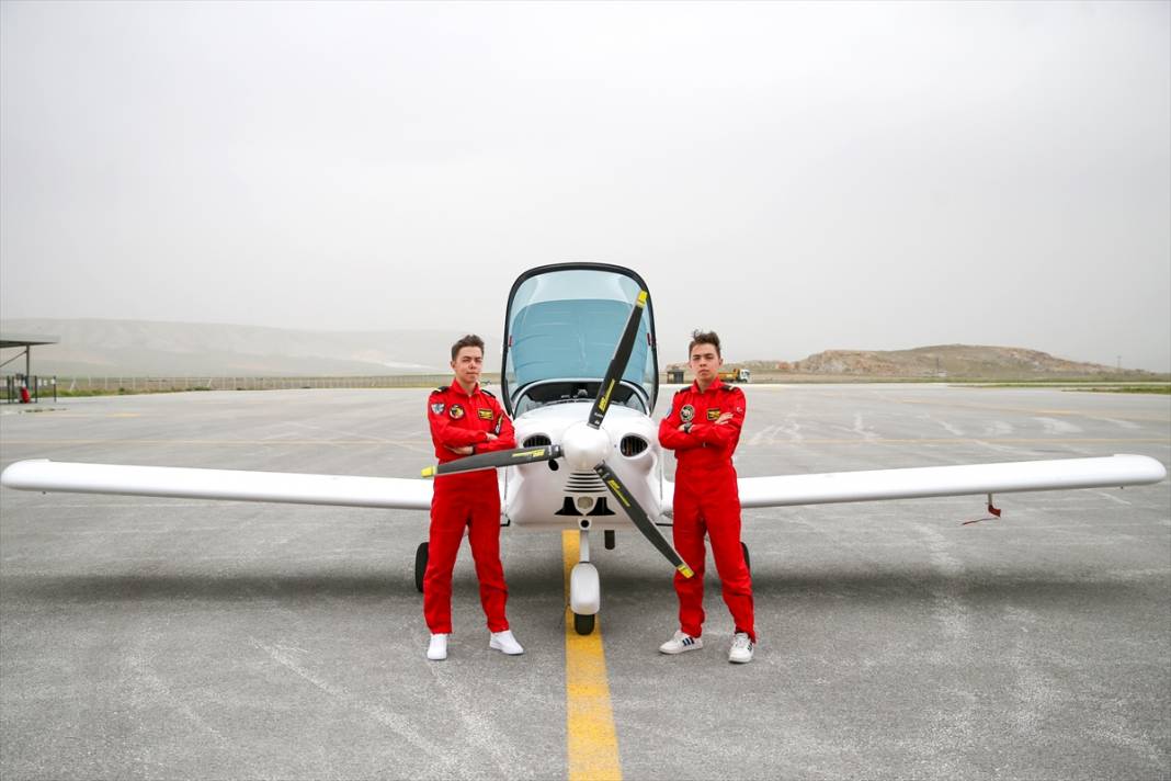 Konya’da eğitim gören ikizler, kaptan pilotluk için rekabet ediyor 4