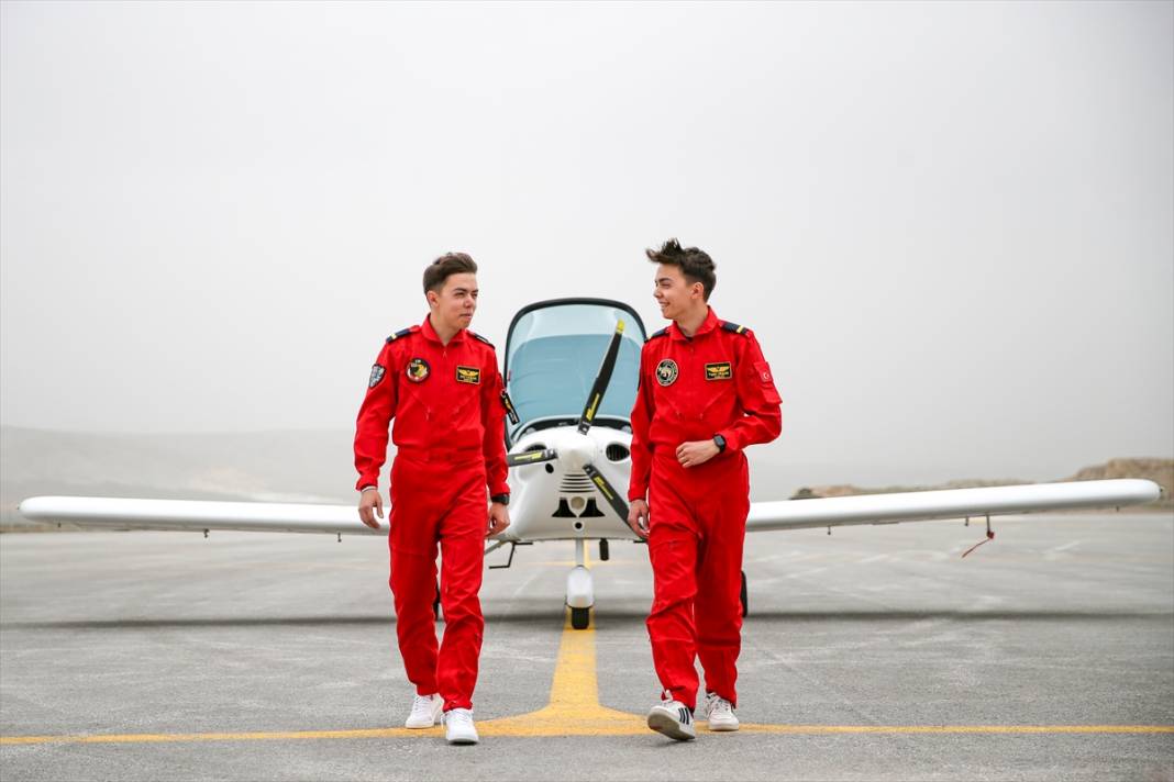 Konya’da eğitim gören ikizler, kaptan pilotluk için rekabet ediyor 6