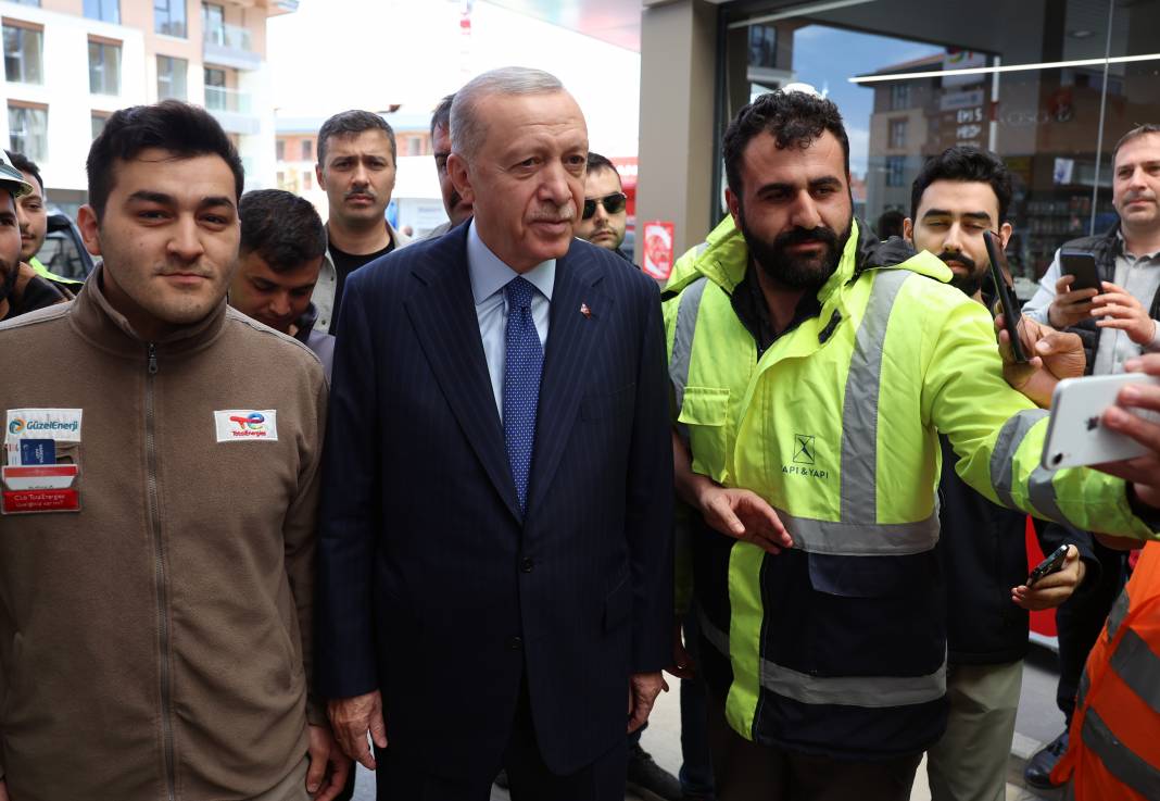 Akaryakıt almak için gelenler karşılarında Cumhurbaşkanı Erdoğan’ı gördü 14