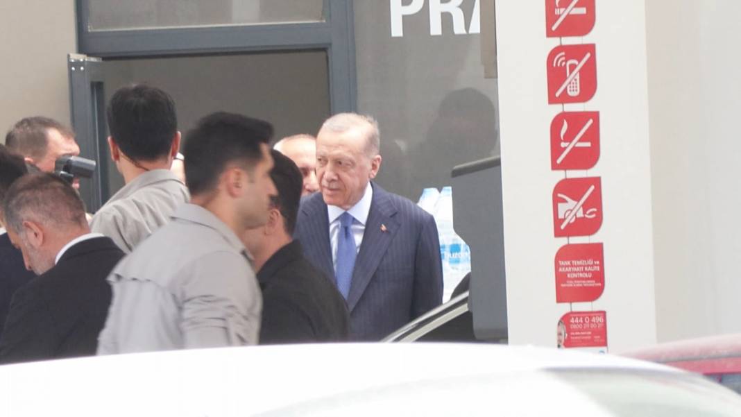 Akaryakıt almak için gelenler karşılarında Cumhurbaşkanı Erdoğan’ı gördü 5