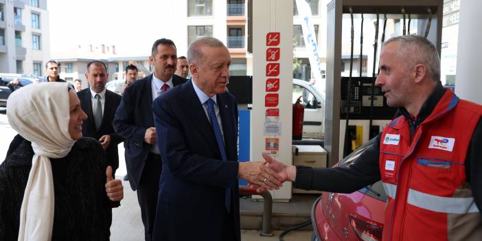 Akaryakıt almak için gelenler karşılarında Cumhurbaşkanı Erdoğan’ı gördü