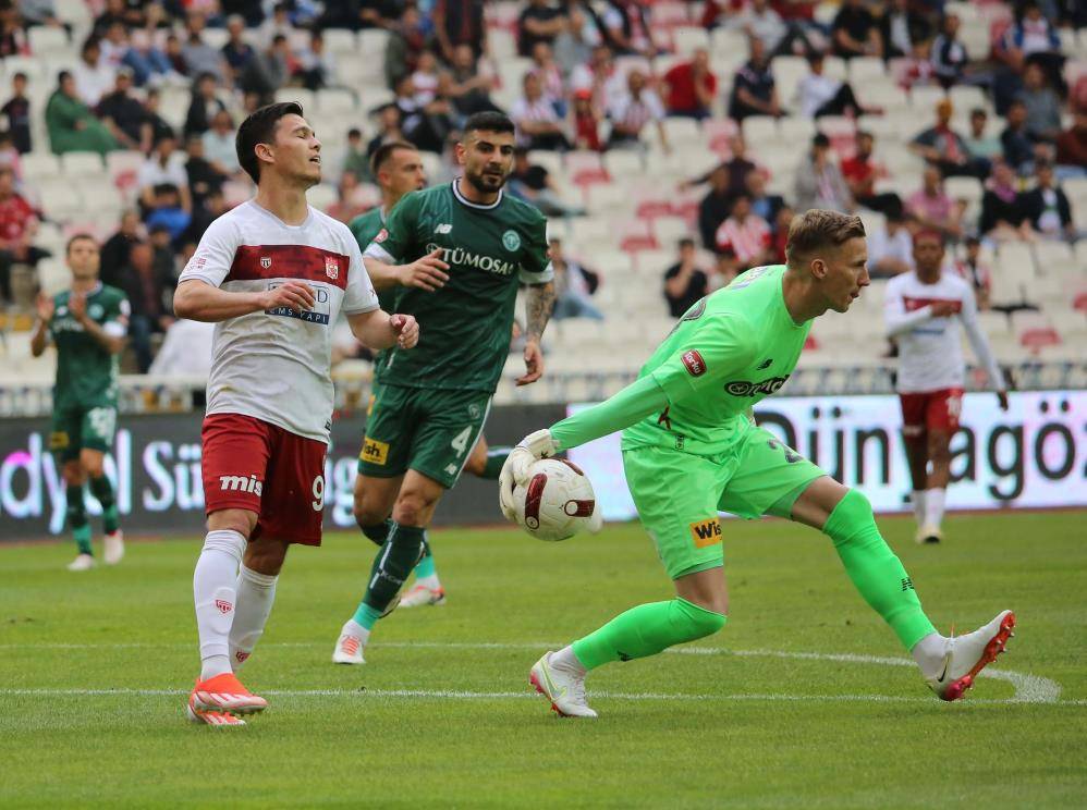 Konyaspor’un etkili oyun sergileyemediği Sivasspor maçından kareler 1