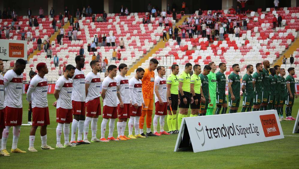 Konyaspor’un etkili oyun sergileyemediği Sivasspor maçından kareler 12