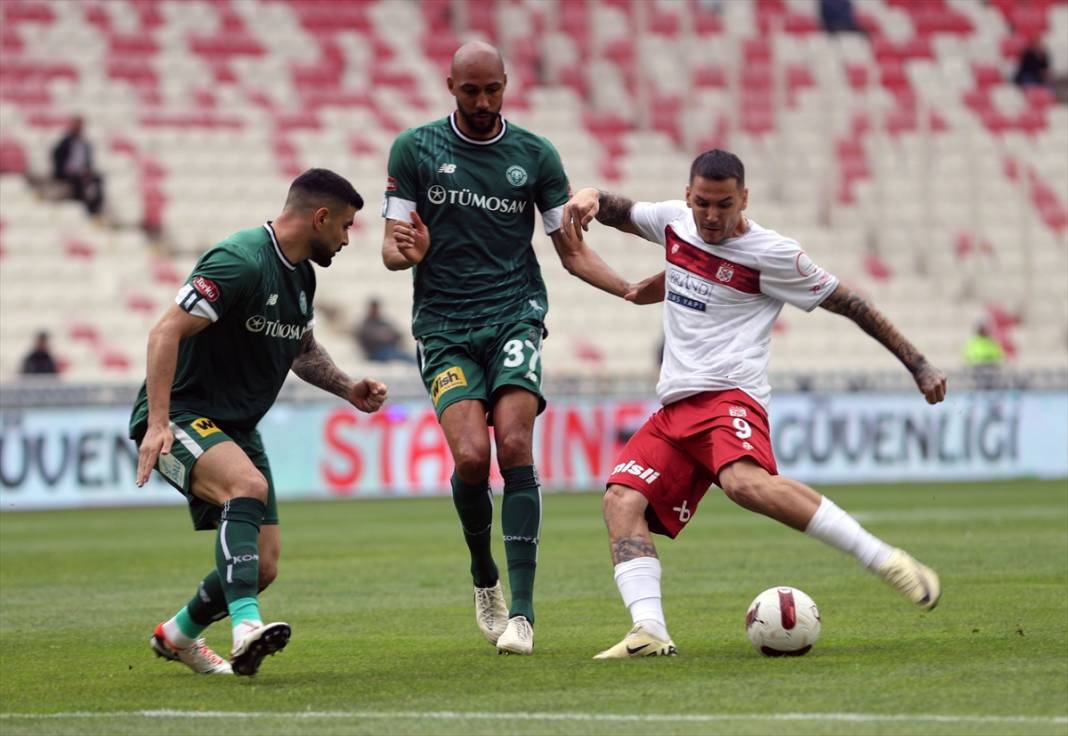 Konyaspor’un etkili oyun sergileyemediği Sivasspor maçından kareler 22