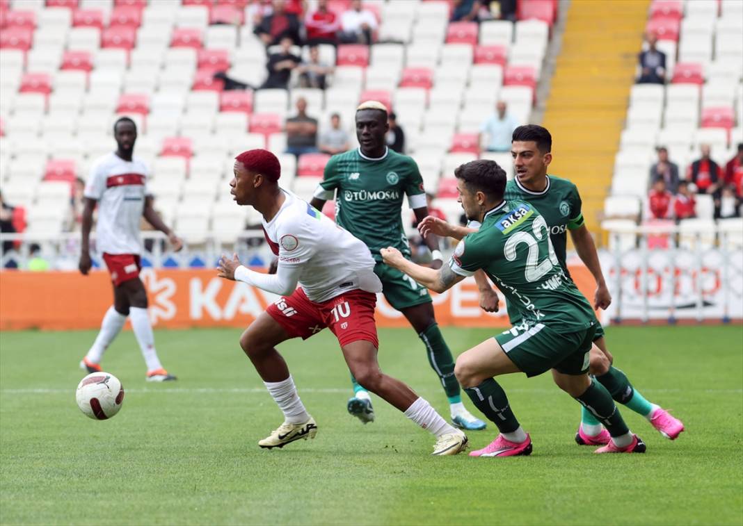 Konyaspor’un etkili oyun sergileyemediği Sivasspor maçından kareler 23