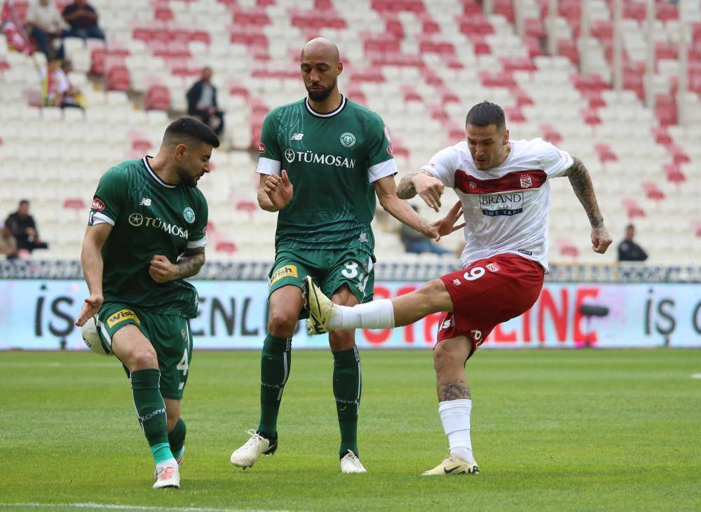 Konyaspor’un etkili oyun sergileyemediği Sivasspor maçından kareler 5