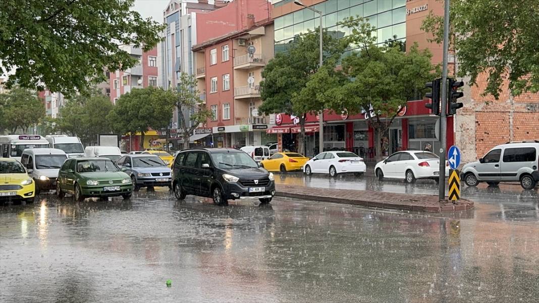 Konya’da beklenen yağış başladı! Yarın için de uyarı geldi 6