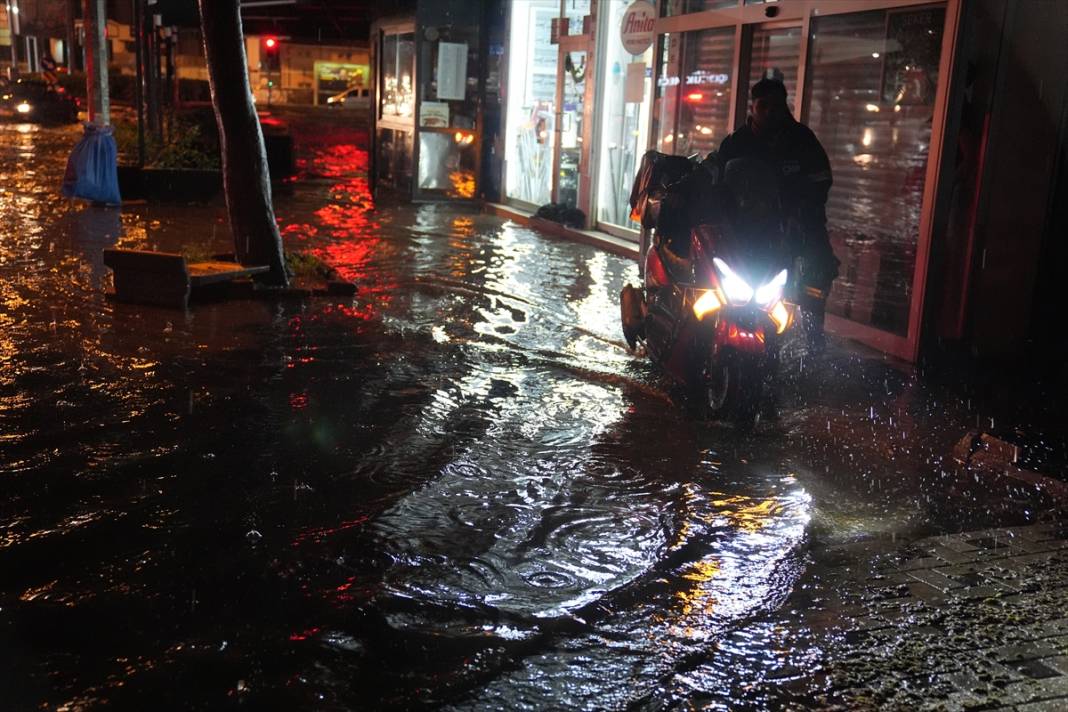 Ankara’yı sel aldı! Caddeler suyla doldu 11