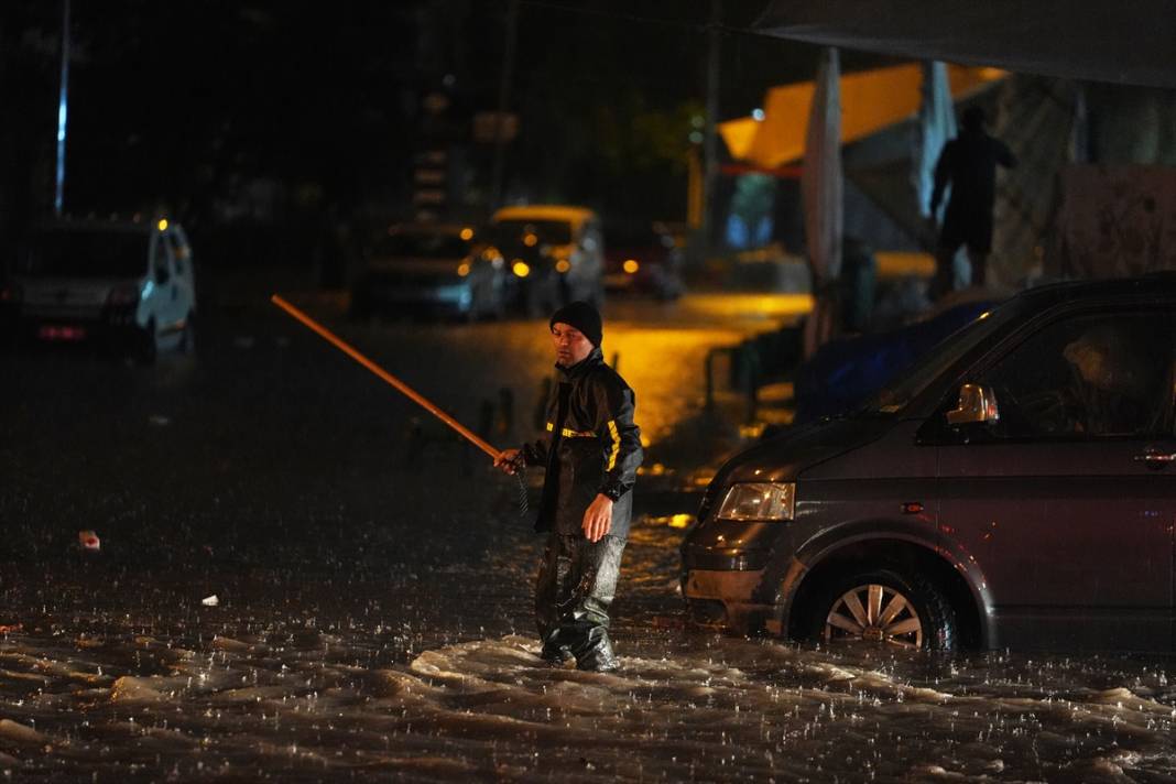 Ankara’yı sel aldı! Caddeler suyla doldu 14