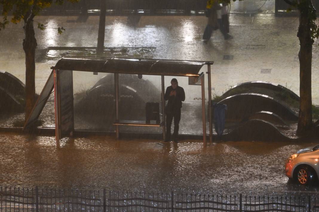 Ankara’yı sel aldı! Caddeler suyla doldu 20