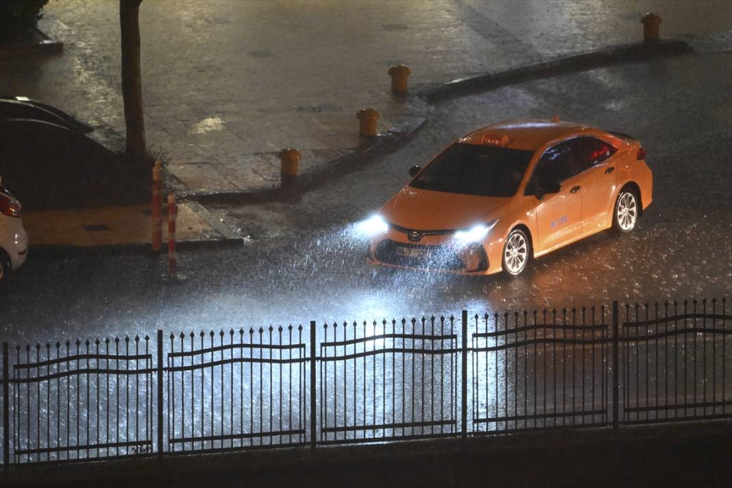 Ankara’yı sel aldı! Caddeler suyla doldu 21