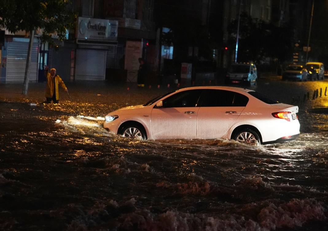 Ankara’yı sel aldı! Caddeler suyla doldu 22