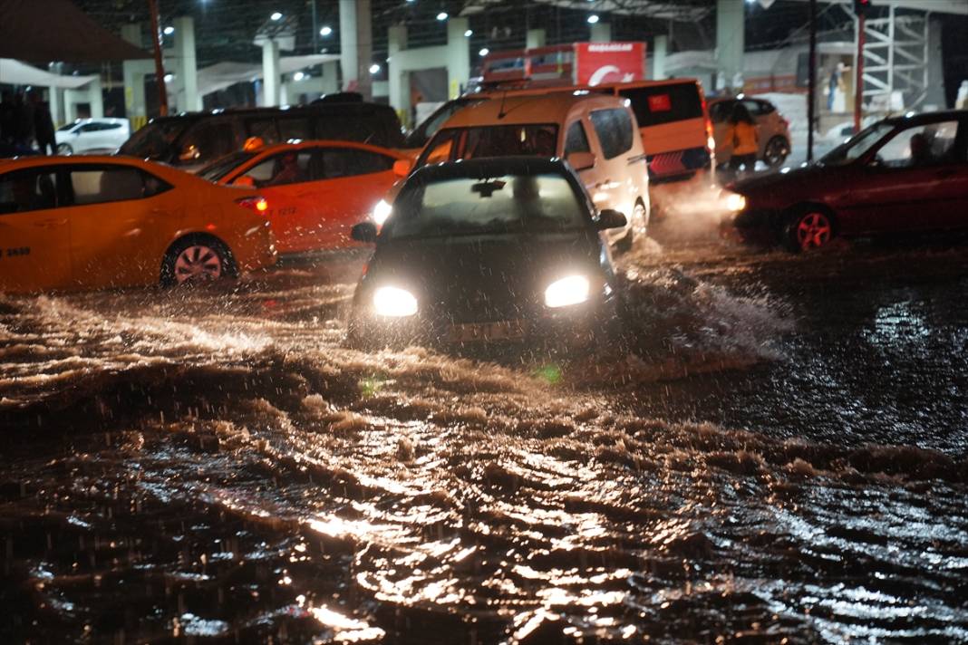 Ankara’yı sel aldı! Caddeler suyla doldu 27