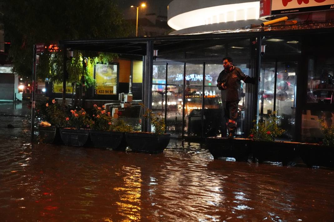 Ankara’yı sel aldı! Caddeler suyla doldu 5