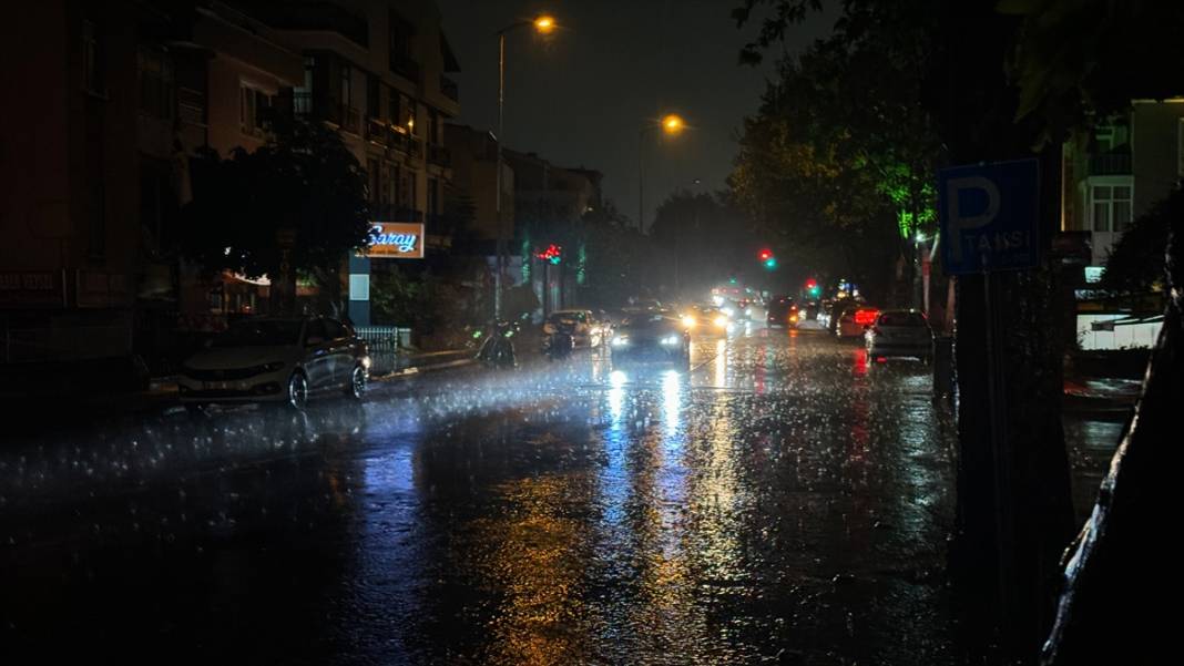 Ankara’yı sel aldı! Caddeler suyla doldu 6