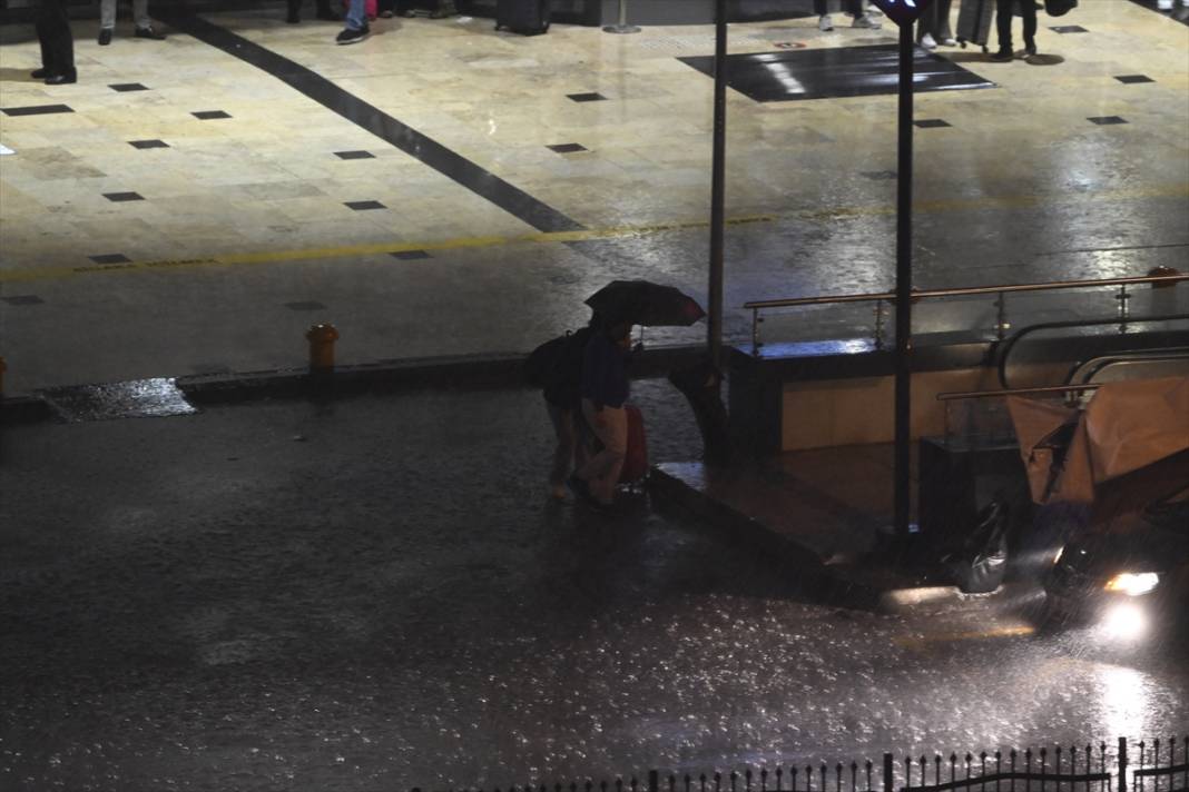 Ankara’yı sel aldı! Caddeler suyla doldu 8