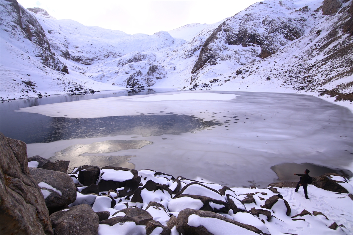 Konya sınırındaki buzul göllerinin kış güzelliği büyülüyor 3
